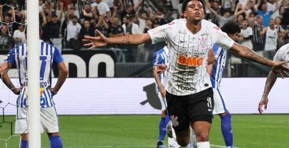 Timão com o pé na Pré-Libertadores. A 35ª rodada serviu pra coroar ainda mais o Flamengo como melhor time disparado do Brasileirão.