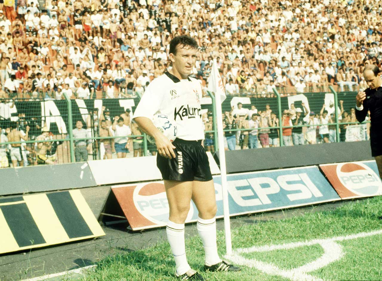 Neto estava no Corinthians. Alias colecionaria uma história de muitos jogos, gols e conquistas importantes.